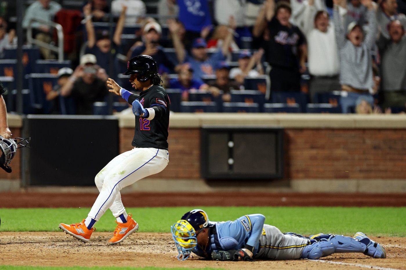 Francisco Lindor leads resurgent Mets to 3-2 victory over MLB-best Brewers in 10 innings | iNFOnews.ca
