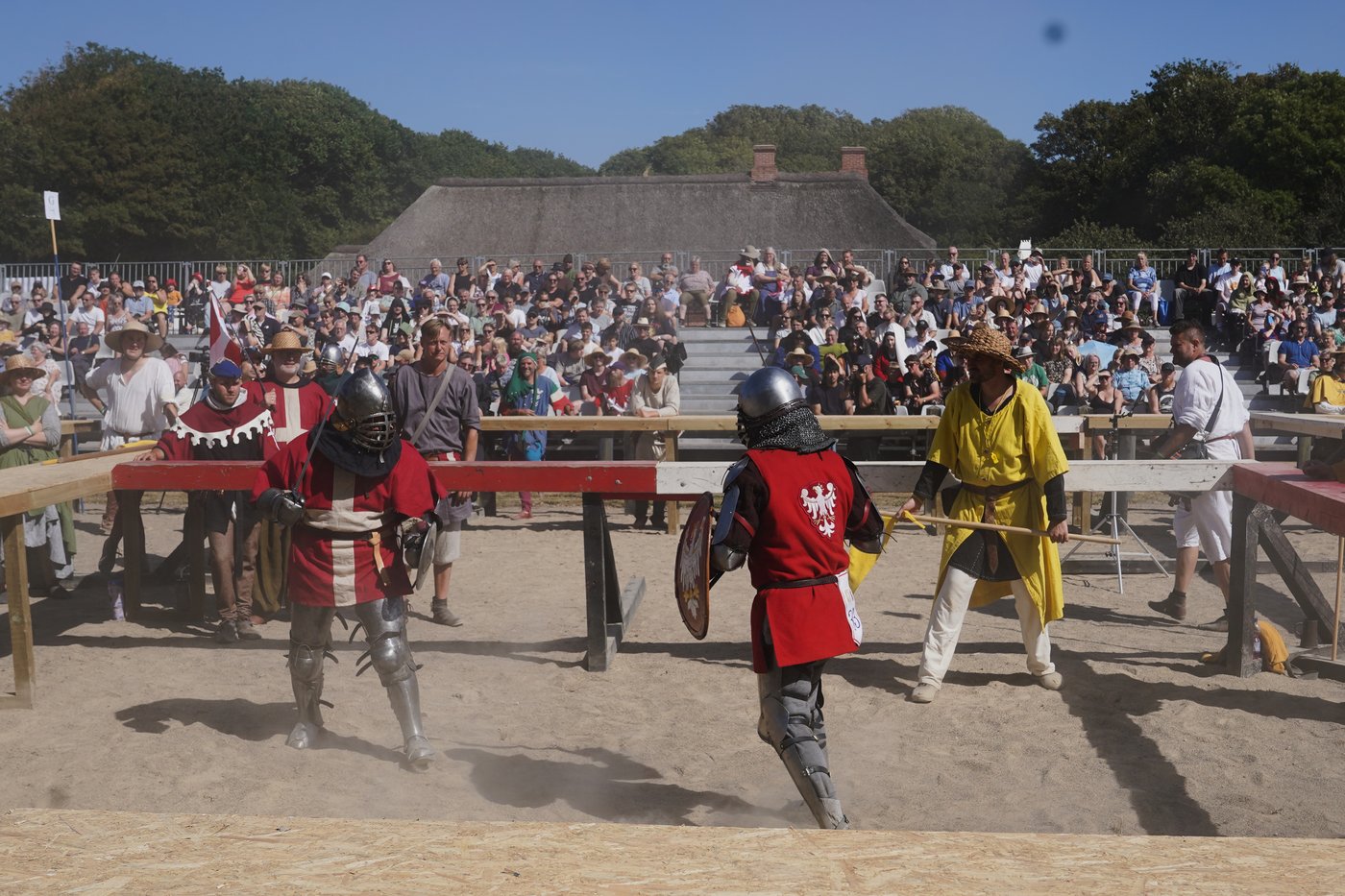 With swords, axes and shields, fighters go head-to-head in medieval combat world championship | iNFOnews.ca