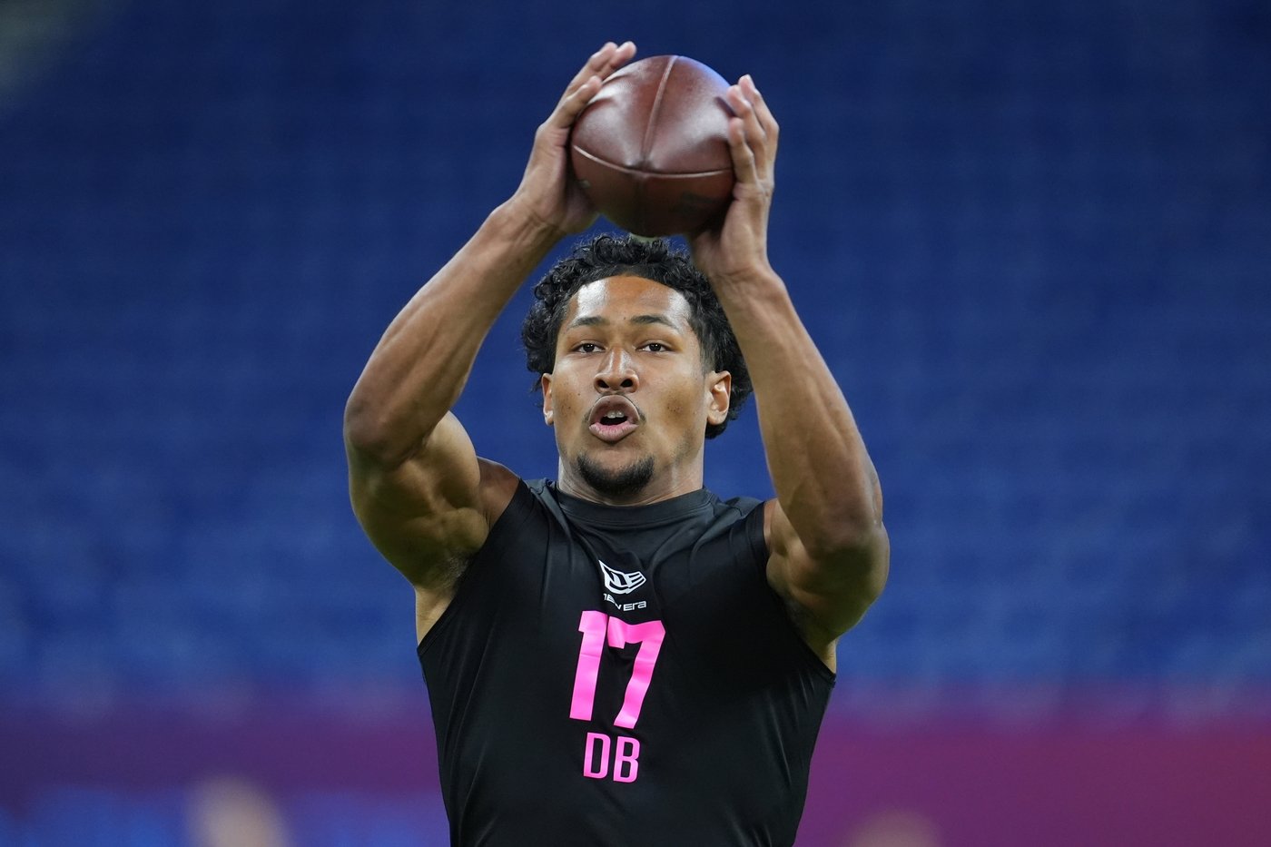 Rebuilding Dolphins select OT Kadyn Proctor and CB Chris Johnson in 1st round of NFL draft | iNFOnews.ca