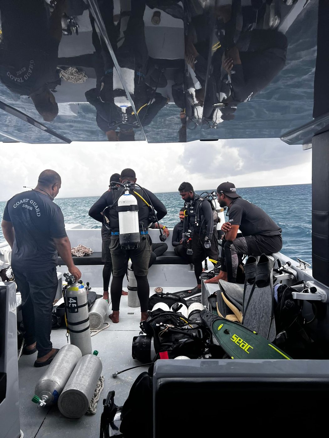 Maldives suspends search for 4 Italians in underwater cave after military diver dies | iNFOnews.ca Maldives suspends search for 4 Italians in underwater cave after military diver dies | iNFOnews.ca