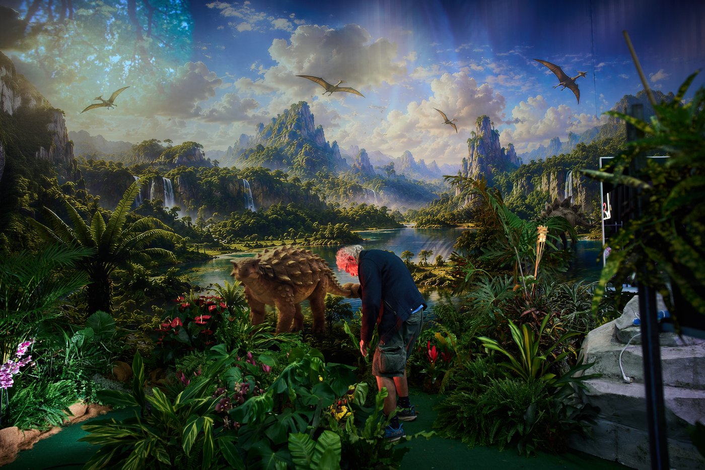Flowers create elaborate fantasy worlds at a Tel Aviv exhibition, in photos | iNFOnews.ca