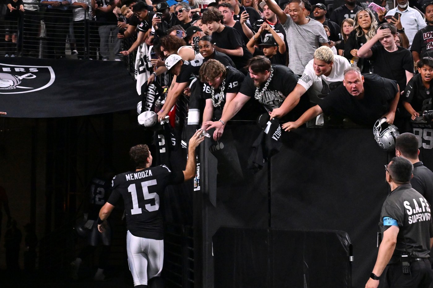 Fernando Mendoza dives into video study after Raiders' loss in preseason opener | iNFOnews.ca Fernando Mendoza dives into video study after Raiders' loss in preseason opener | iNFOnews.ca
