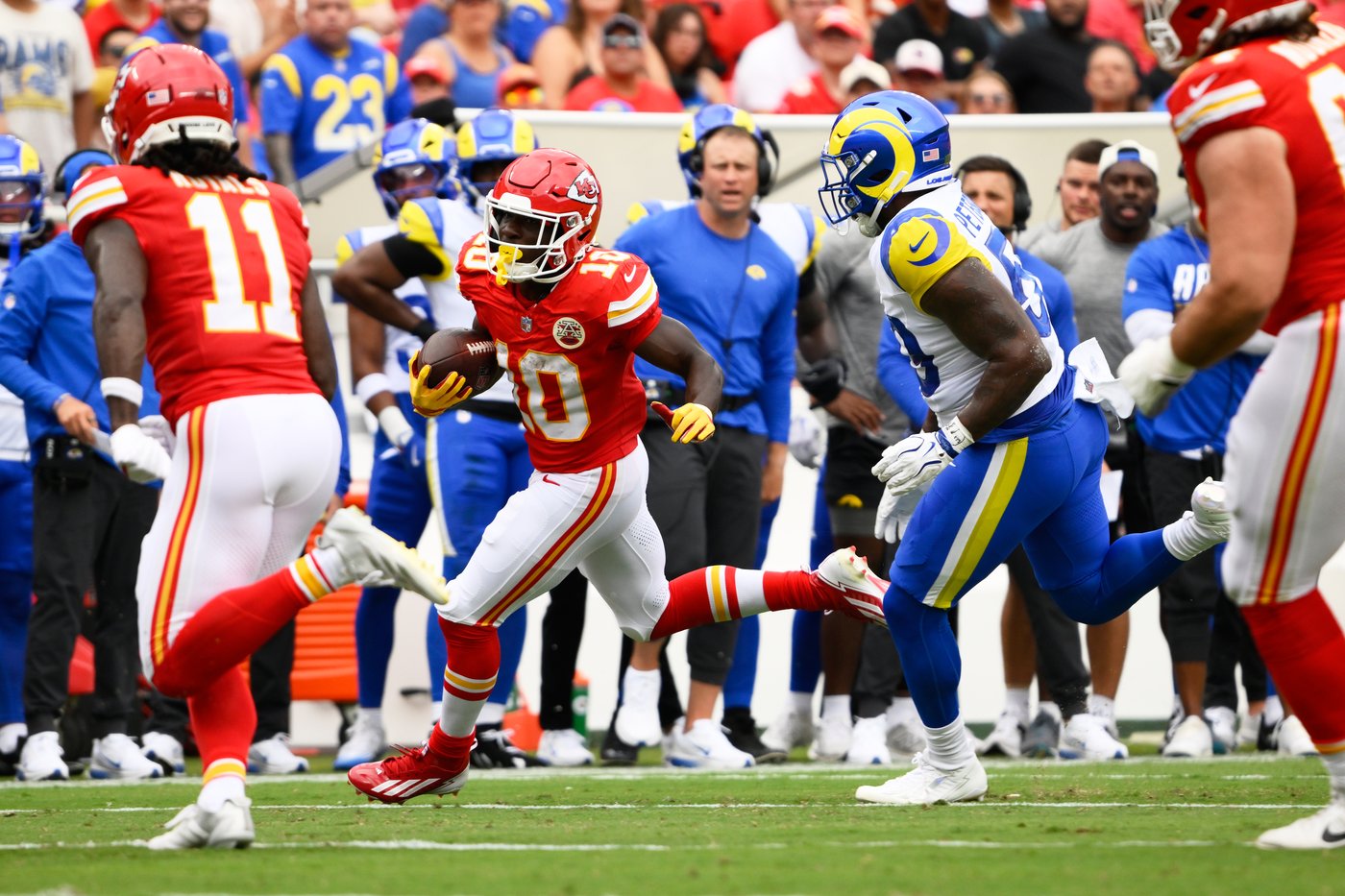 First-round pick Ty Simpson throws 2 TD passes, rallies Rams past Chiefs 20-12 in preseason debut | iNFOnews.ca