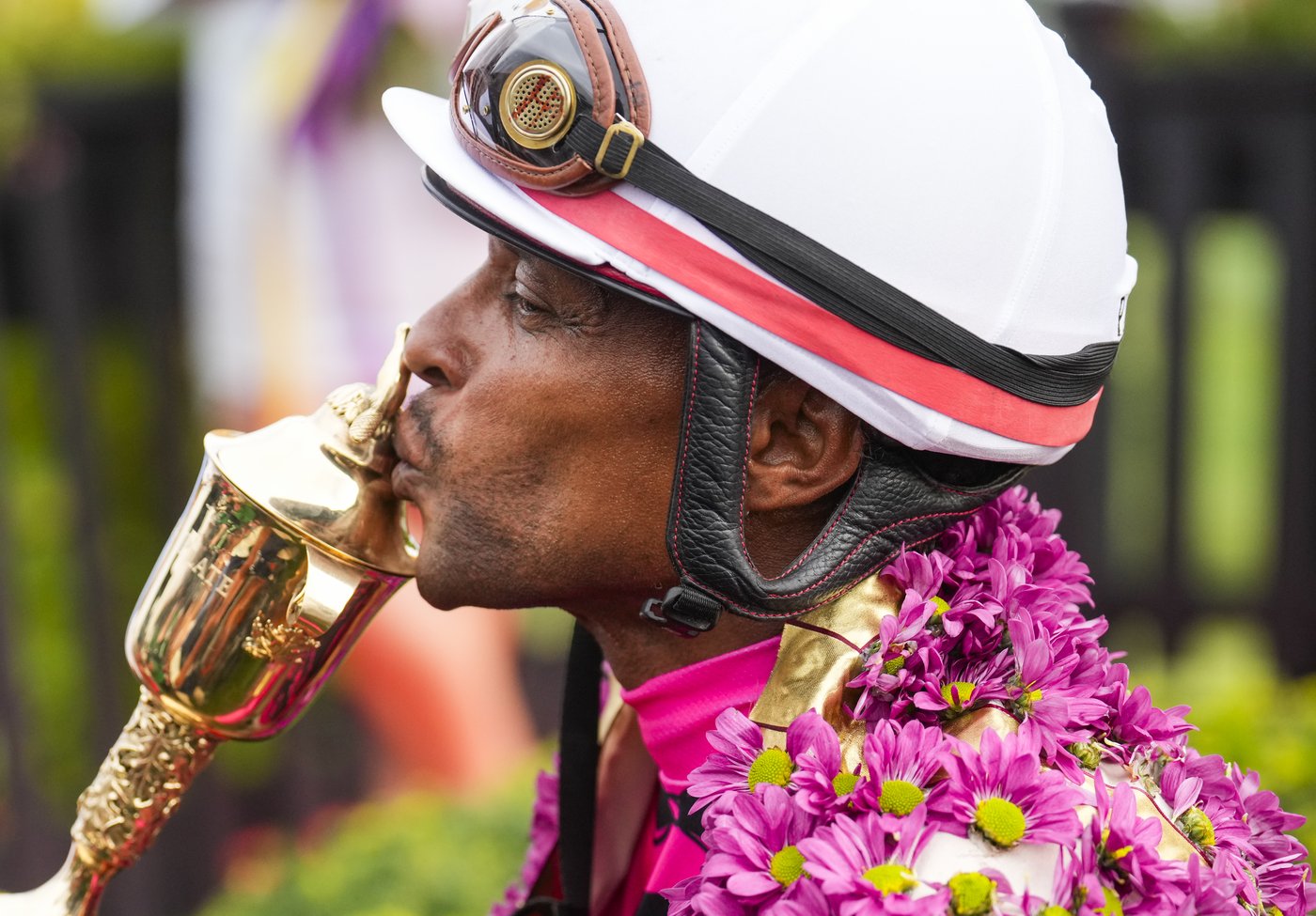 Triple Crown-winning jockey Patrick Husbands retires from thoroughbred racing | iNFOnews.ca