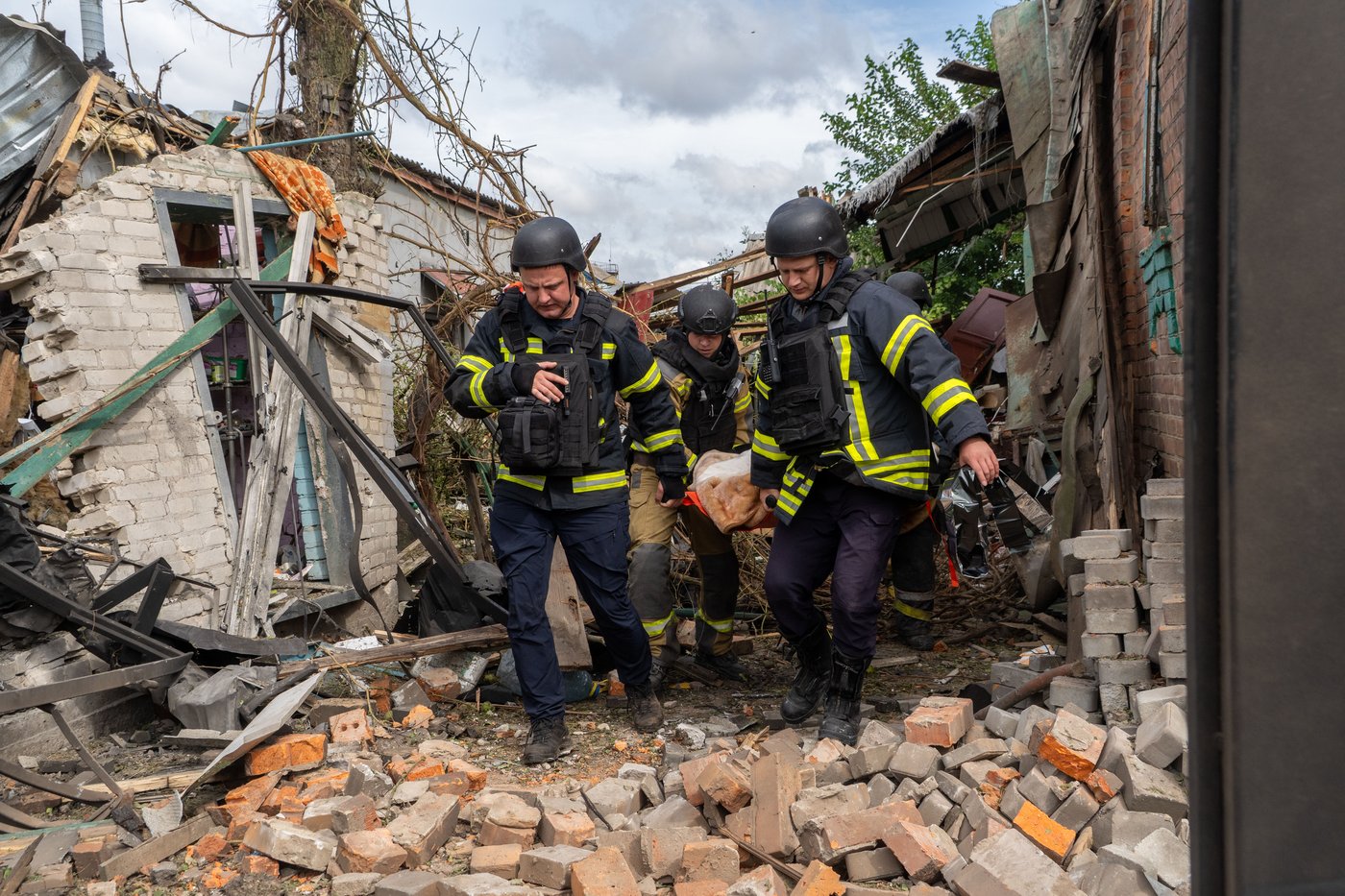 2 dead in Ukraine from Russian attacks, 4 more in Russian-held area hit by Ukrainian drones | iNFOnews.ca 2 dead in Ukraine from Russian attacks, 4 more in Russian-held area hit by Ukrainian drones | iNFOnews.ca