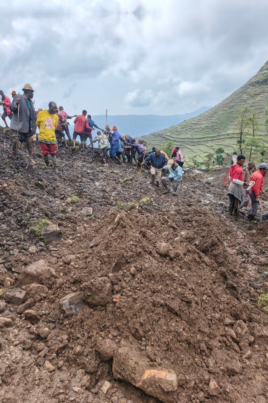 Landslides in southern Ethiopia leave at least 50 people dead and 125 missing | iNFOnews.ca