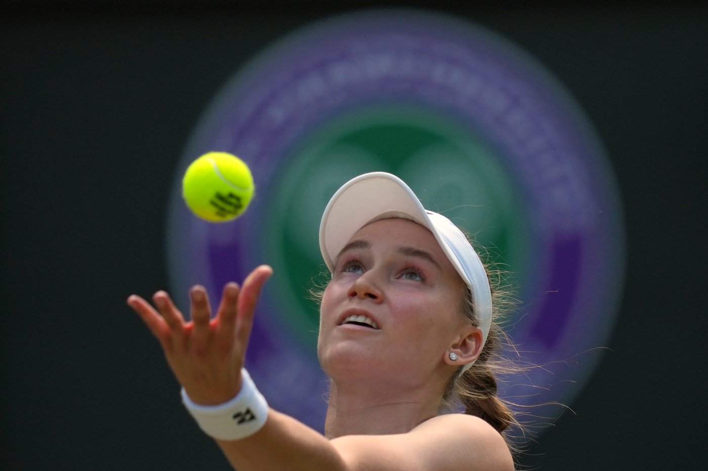 Eala upsets Wimbledon champion Swiatek in historic win for Philippines, No. 2 seed Rybakina also out | iNFOnews.ca Eala upsets Wimbledon champion Swiatek in historic win for Philippines, No. 2 seed Rybakina also out | iNFOnews.ca