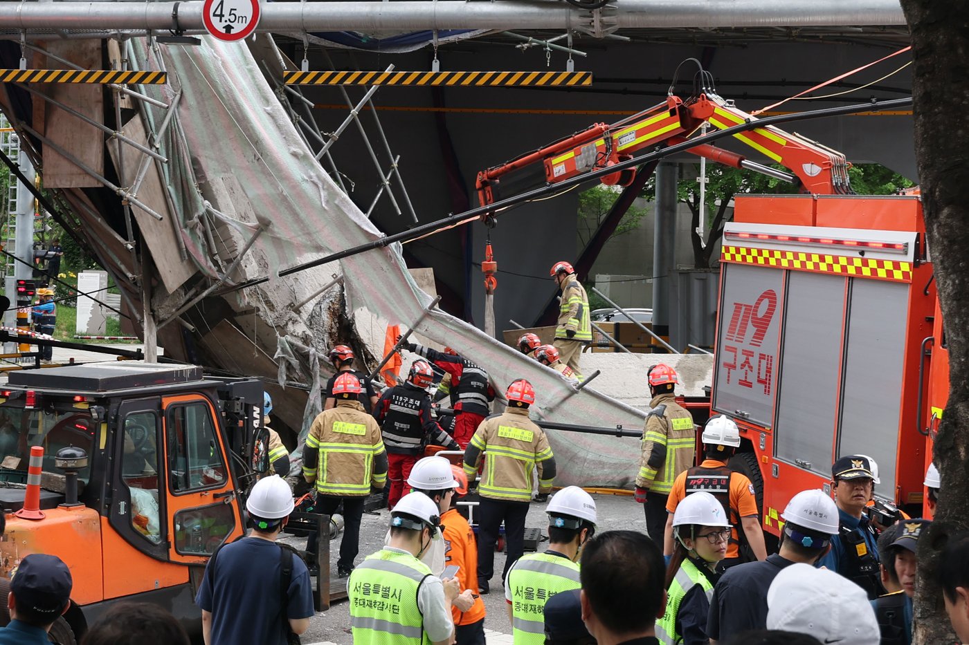 3 dead in South Korea after collapse at overpass demolition site | iNFOnews.ca
