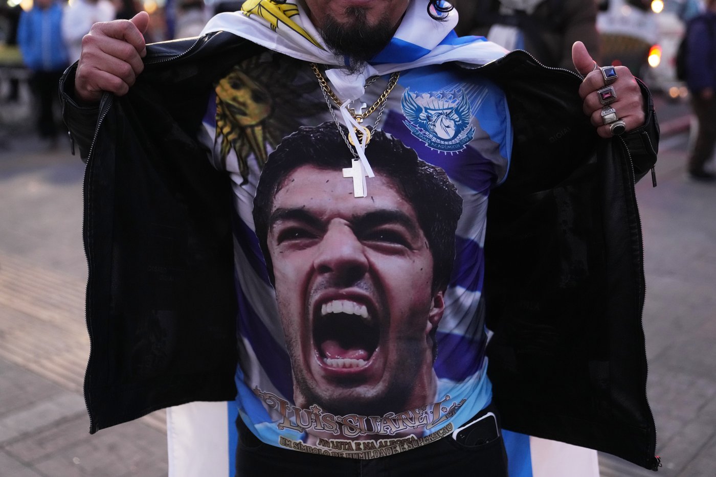Uruguay struggles in first 2 matches as Suárez watches from the stands | iNFOnews.ca