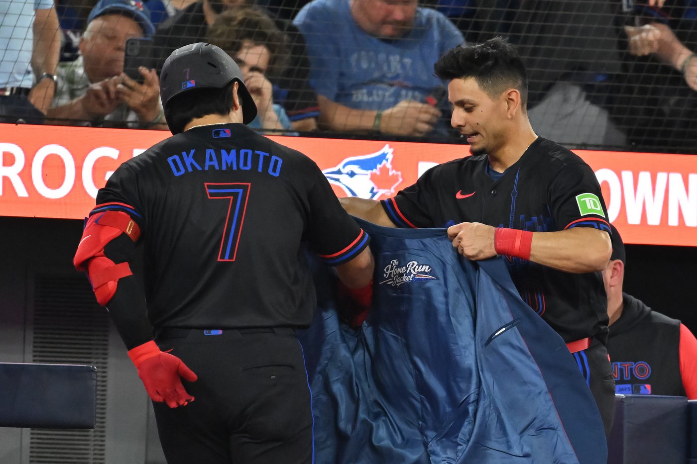 Jays lose fourth straight with 5-4 setback to Rangers | iNFOnews.ca