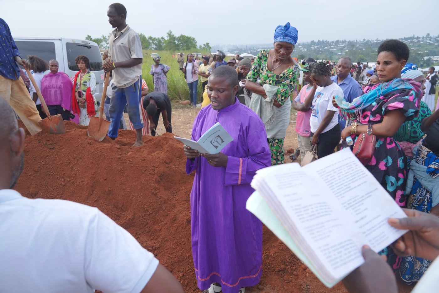 Congo families mourn as Ebola outbreak accelerates, in photos | iNFOnews.ca
