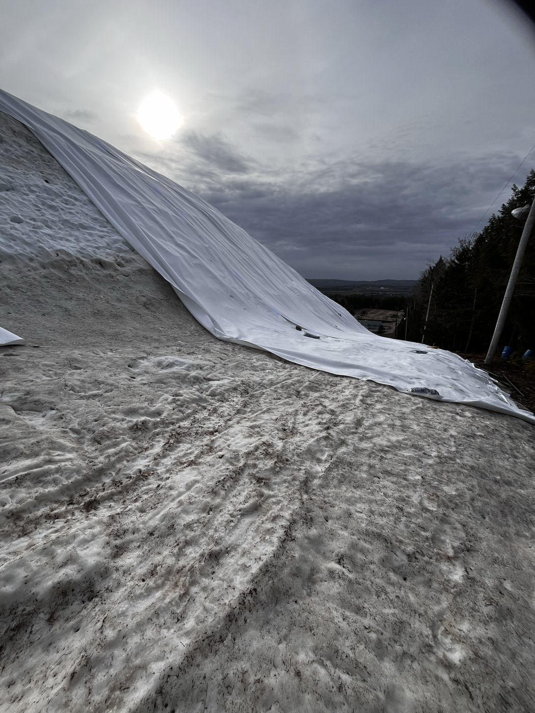 N.S. resort is the latest using high-tech blankets to save snow for next ski season | iNFOnews.ca