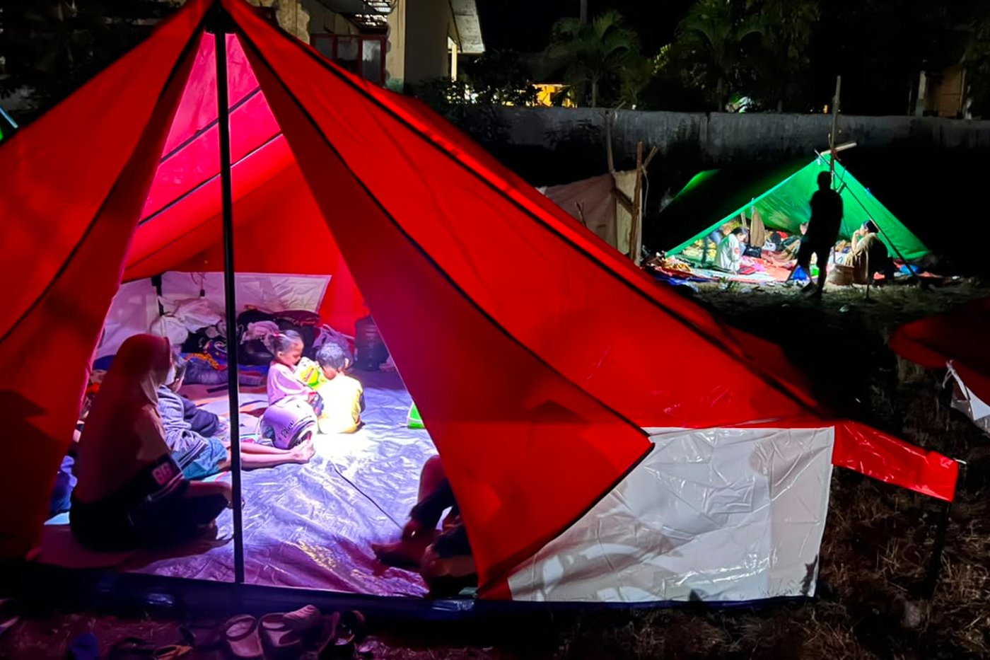 Thousands in Indonesia await aid after quake kills 68, overshadowing Independence Day | iNhome