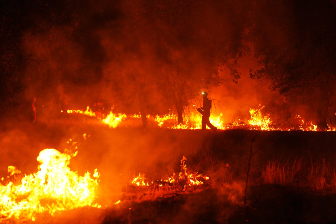 France evacuates 4,000 people as heat threatens wildfire fight across southwestern Europe | iNFOnews.ca
