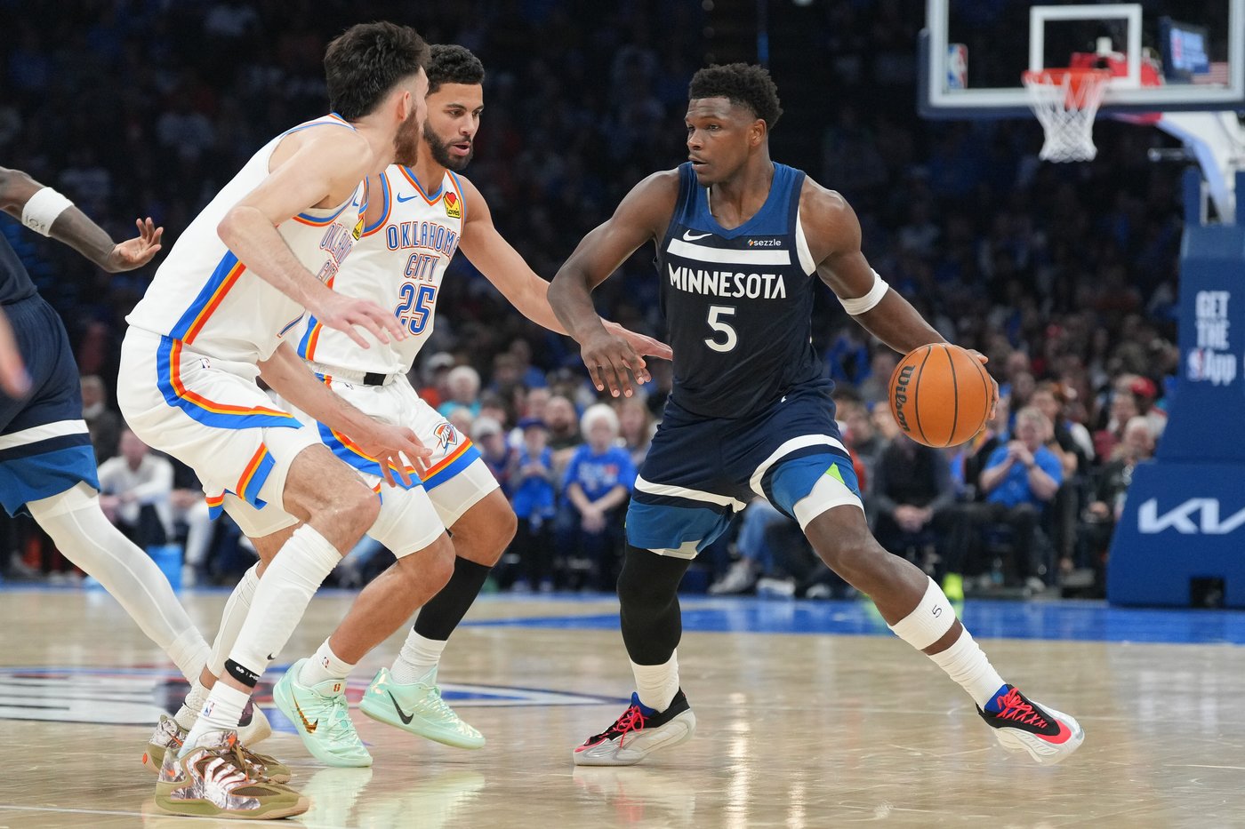 Gilgeous-Alexander keeps record 20-point streak alive as Thunder win 8th straight, beat Timberwolves | iNFOnews.ca