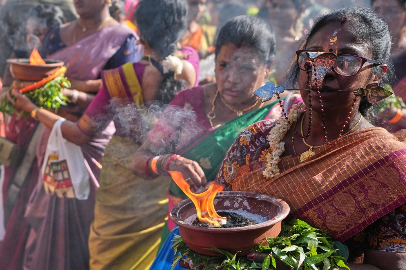 Hindu devotees honor goddesses in India and Britain, in photos | iNFOnews.ca