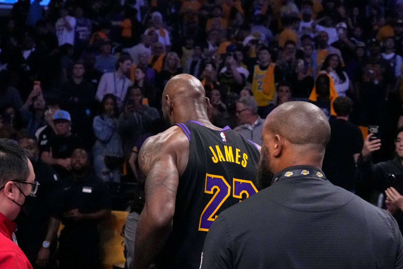 Lakers want LeBron James to return for another season alongside Luka Doncic, GM Rob Pelinka says | iNFOnews.ca