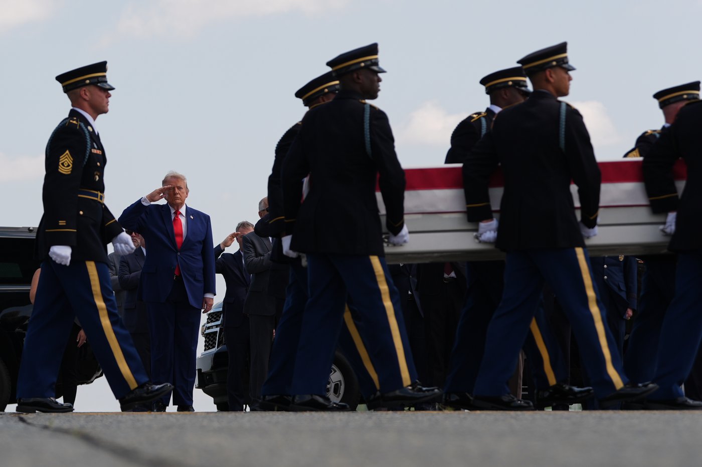 Trump attends transfer of fallen U.S. service members, in photos | iNFOnews.ca