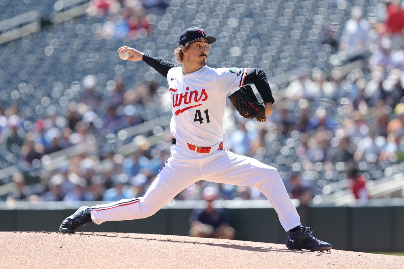Twins pitcher Joe Ryan leaves start vs. Blue Jays with right elbow soreness | iNFOnews.ca