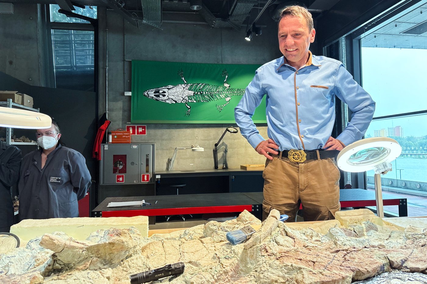 2,000 volunteers join a painstaking effort to restore massive skeleton of prehistoric predator | iNFOnews.ca 2,000 volunteers join a painstaking effort to restore massive skeleton of prehistoric predator | iNFOnews.ca