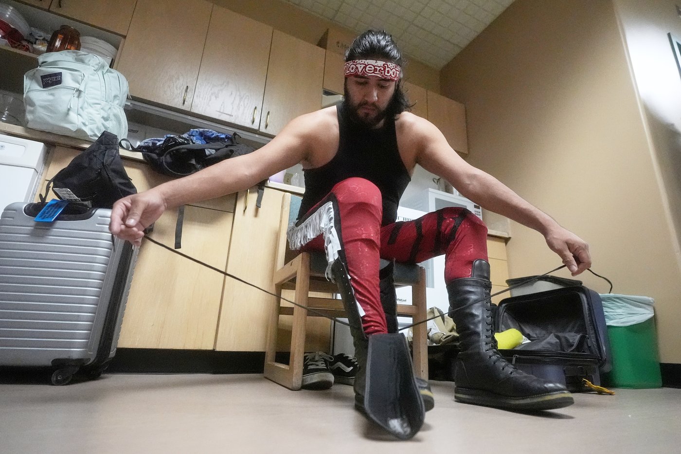 Wrestling matches provide an action-packed story time at US libraries, in photos | iNFOnews.ca