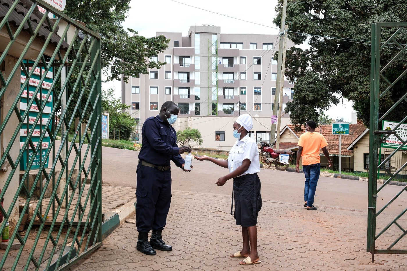 Congolese report constant burials as deaths in new Ebola outbreak reach 87 | iNFOnews.ca