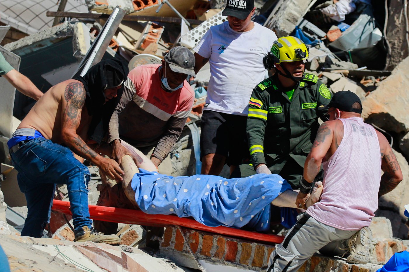 Magnitude 7.4 quake rocks western Colombia, killing at least 111 people | iNFOnews.ca