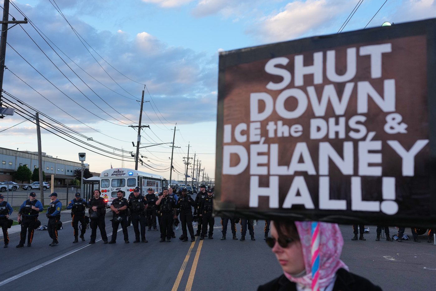 Newark mayor imposes curfew around Delaney Hall after clashes over immigration detention center | iNFOnews.ca