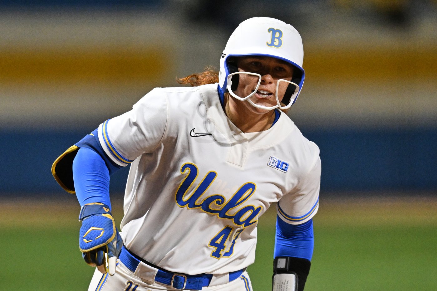 In a battle like McGwire and Sosa's '98 home run chase, Oklahoma, UCLA softball sluggers near record | iNFOnews.ca