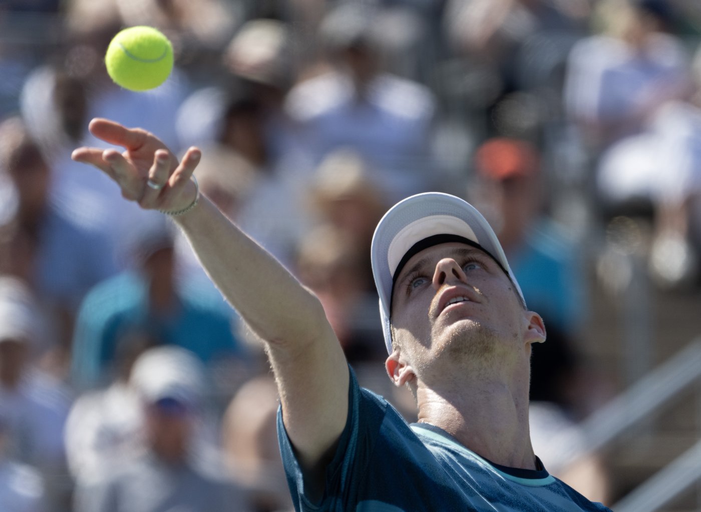 Shapovalov struggles with injuries but finds confidence in Los Cabos final | iNFOnews.ca