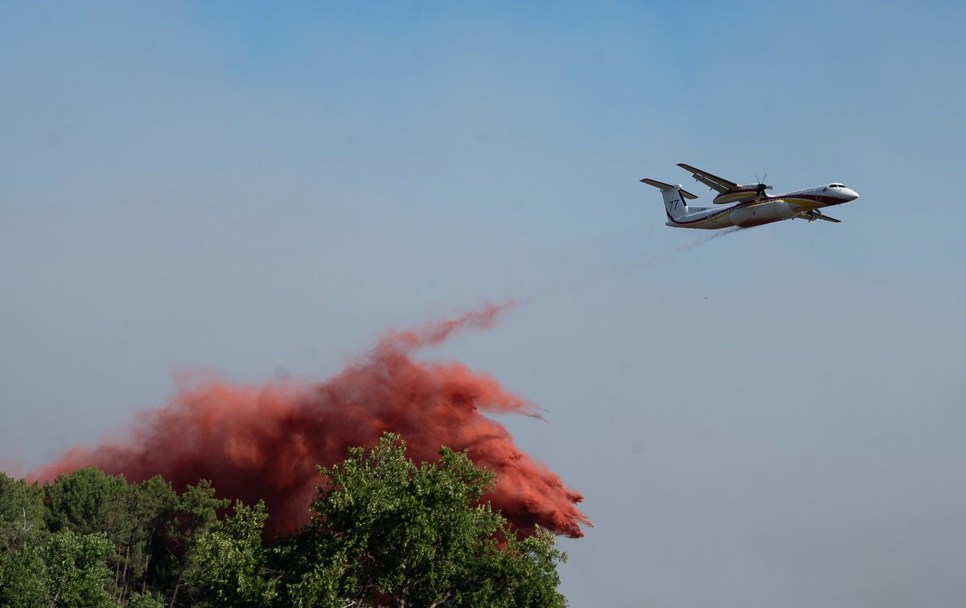 More than 200,000 people flee raging wildfires in France and Spain, some escaping by boat | iNFOnews.ca