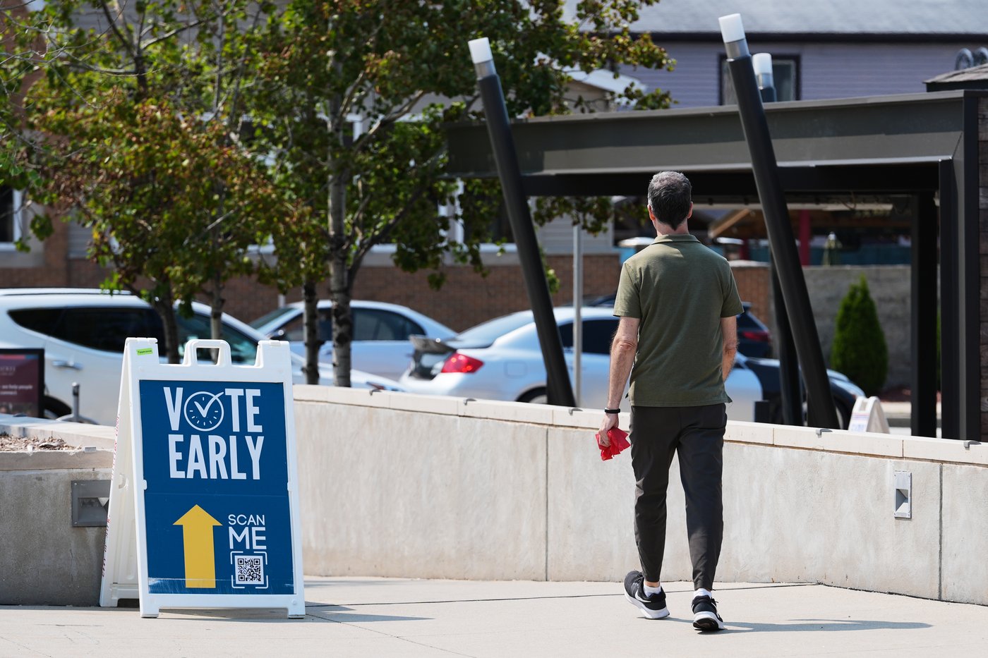 Wisconsin Democrats casting early ballots are divided over whether democratic socialist can win | iNFOnews.ca Wisconsin Democrats casting early ballots are divided over whether democratic socialist can win | iNFOnews.ca