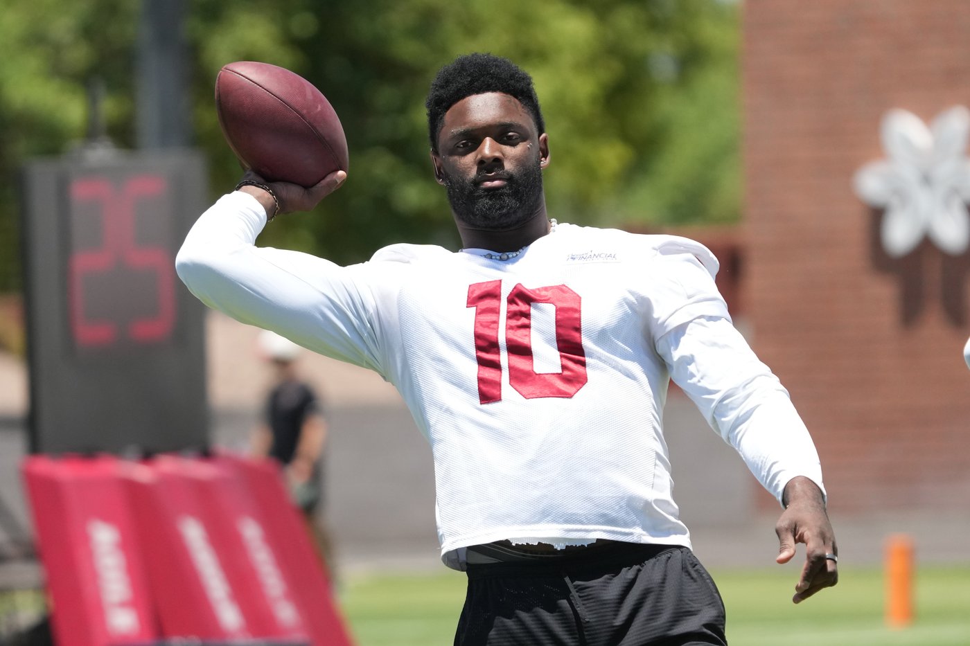 Quarterback Jacoby Brissett reports to Cardinals' mandatory camp, though future remains unclear | iNFOnews.ca