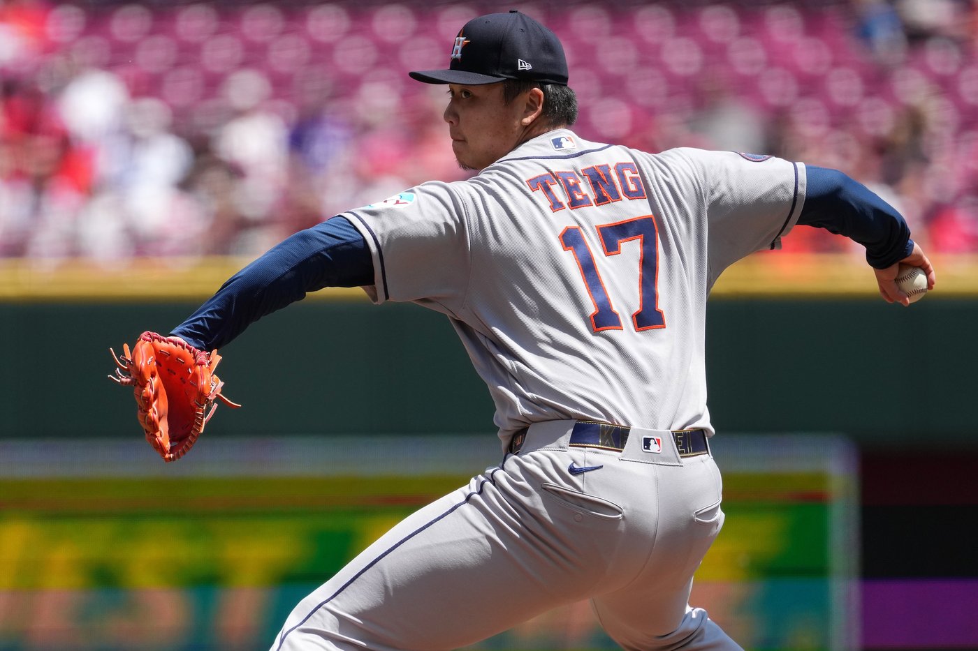 De La Cruz and Steer help the Reds back Abbott in a 5-0 win over the Astros | iNFOnews.ca