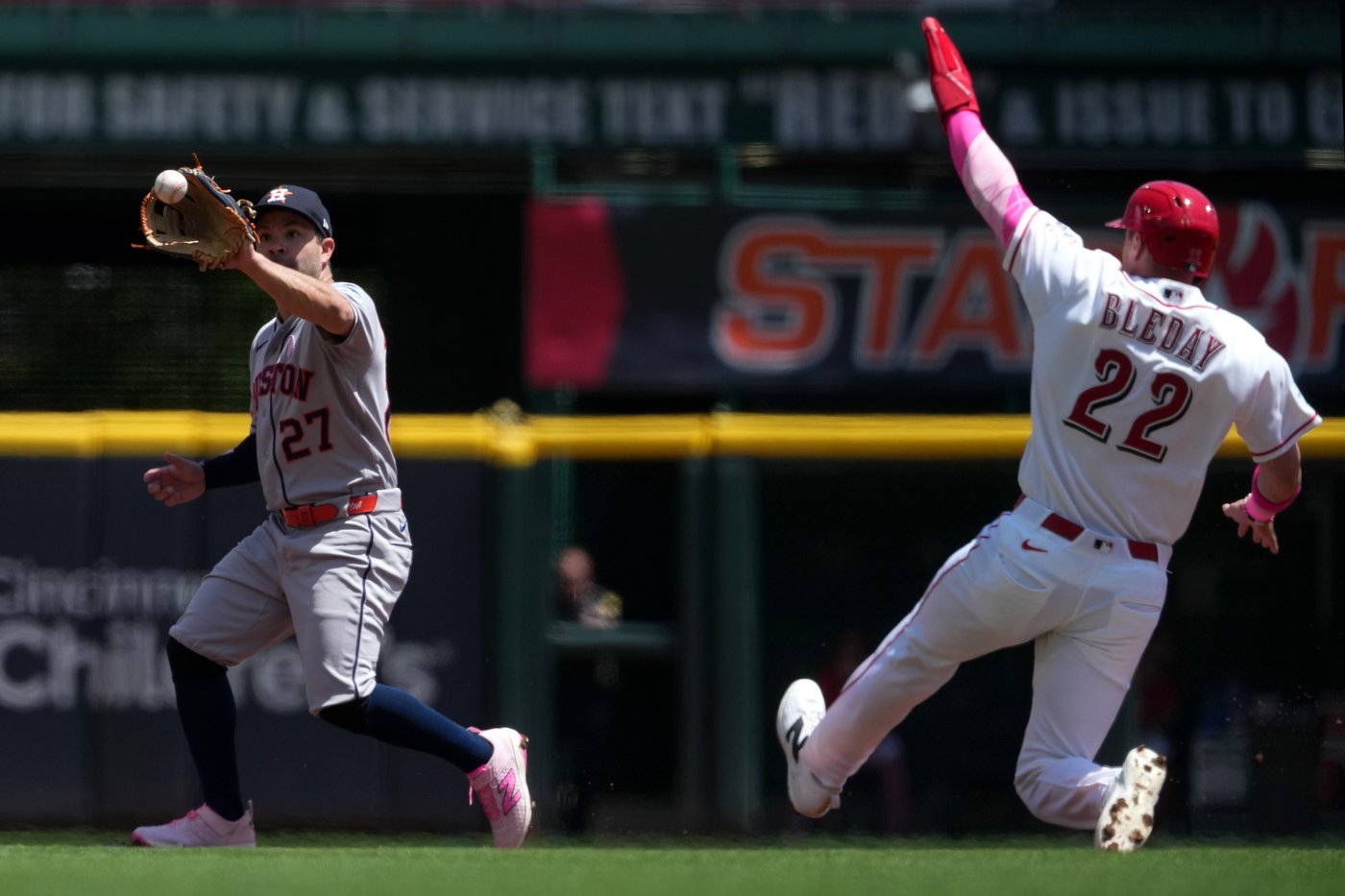De La Cruz and Steer help the Reds back Abbott in a 5-0 win over the Astros | iNFOnews.ca