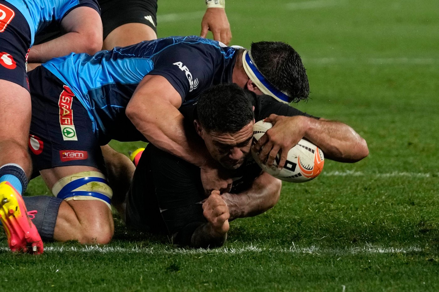 All Blacks sweating on McKenzie’s ankle ahead of South Africa test opener | iNFOnews.ca All Blacks sweating on McKenzie’s ankle ahead of South Africa test opener | iNFOnews.ca
