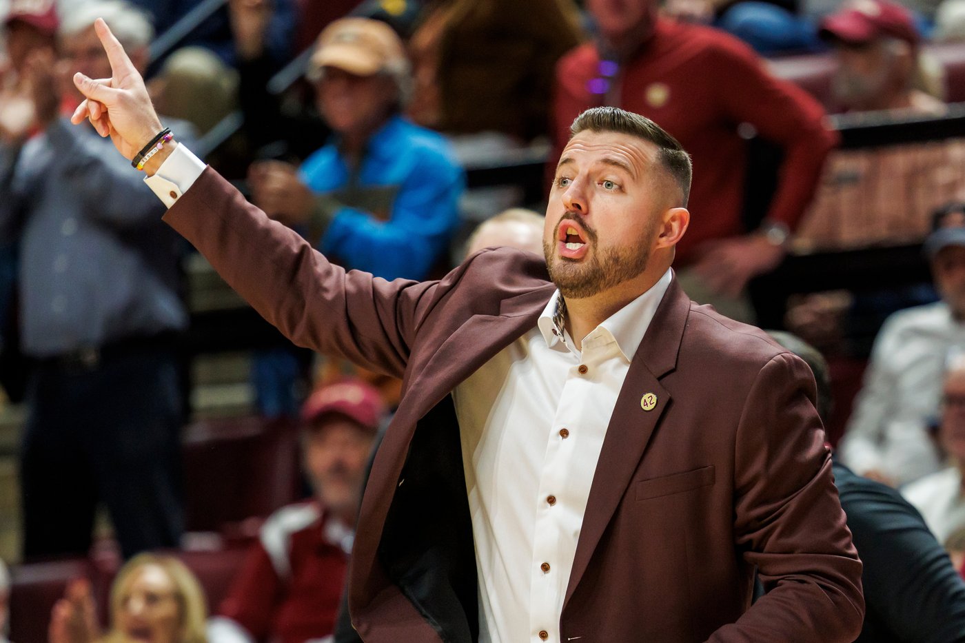 Frustrated college basketball coaches aren't holding back on publicly criticizing their teams | iNFOnews.ca