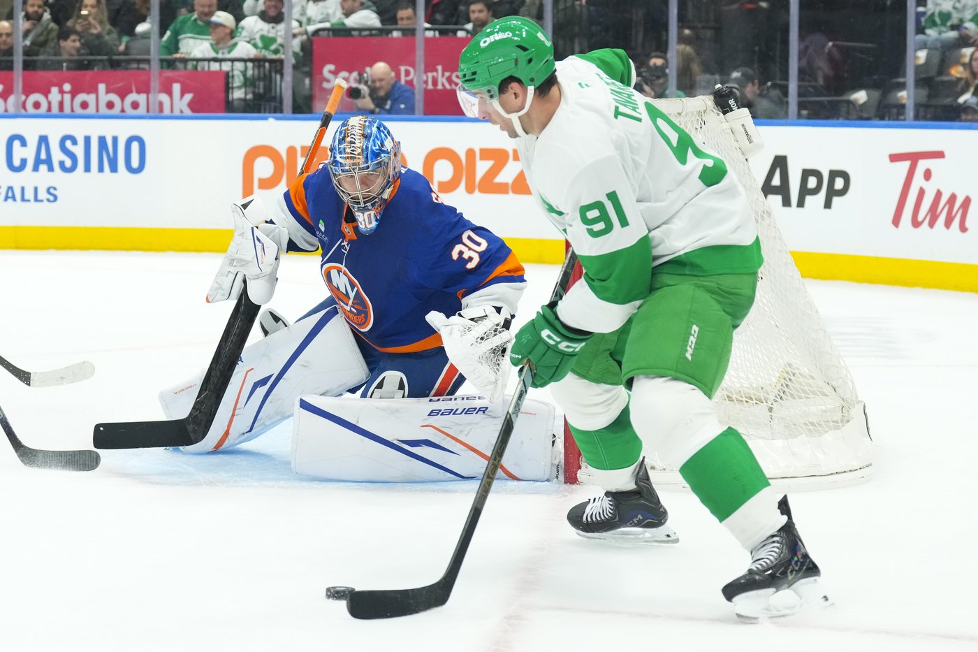 New York Islanders jump on Maple Leafs early, down Toronto 3-1 | iNFOnews.ca