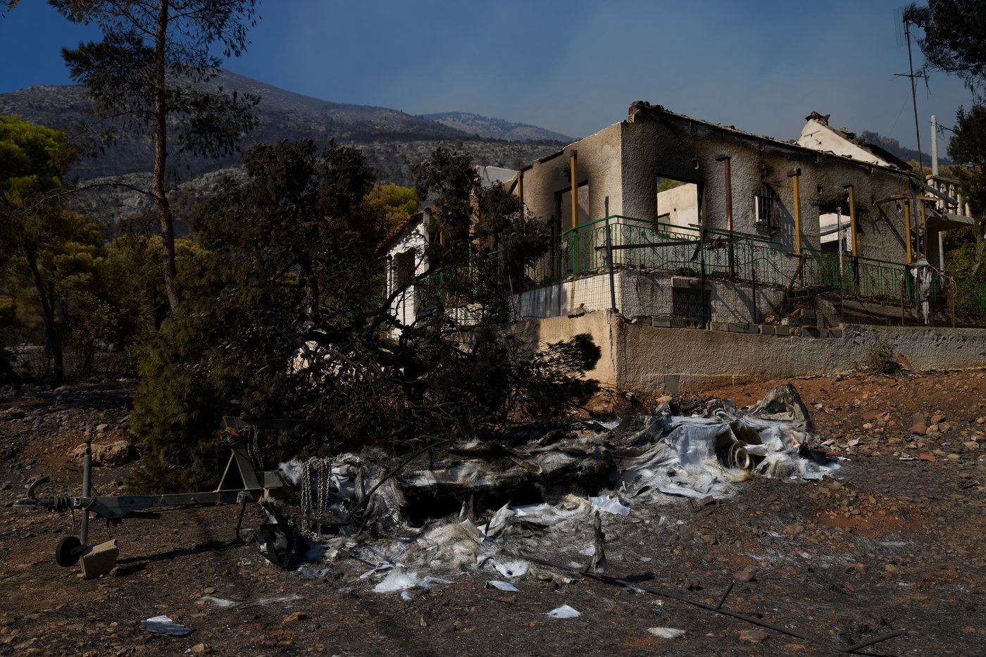 Firefighters scramble to contain fires outside Athens before winds and high temperatures return | iNwheels Firefighters scramble to contain fires outside Athens before winds and high temperatures return | iNwheels