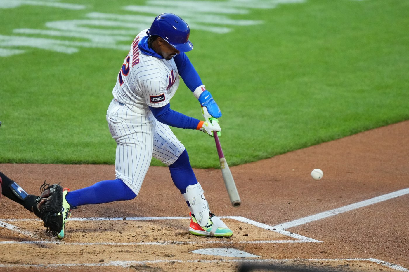 Mets shortstop Francisco Lindor exits game with left calf tightness, will have MRI on Thursday | iNFOnews.ca
