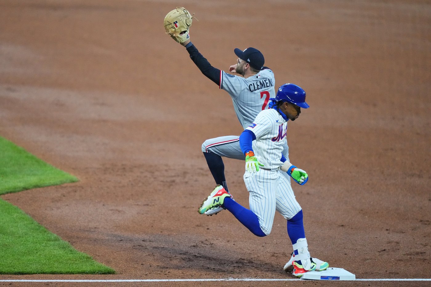 Mets shortstop Francisco Lindor exits game with left calf tightness, will have MRI on Thursday | iNFOnews.ca
