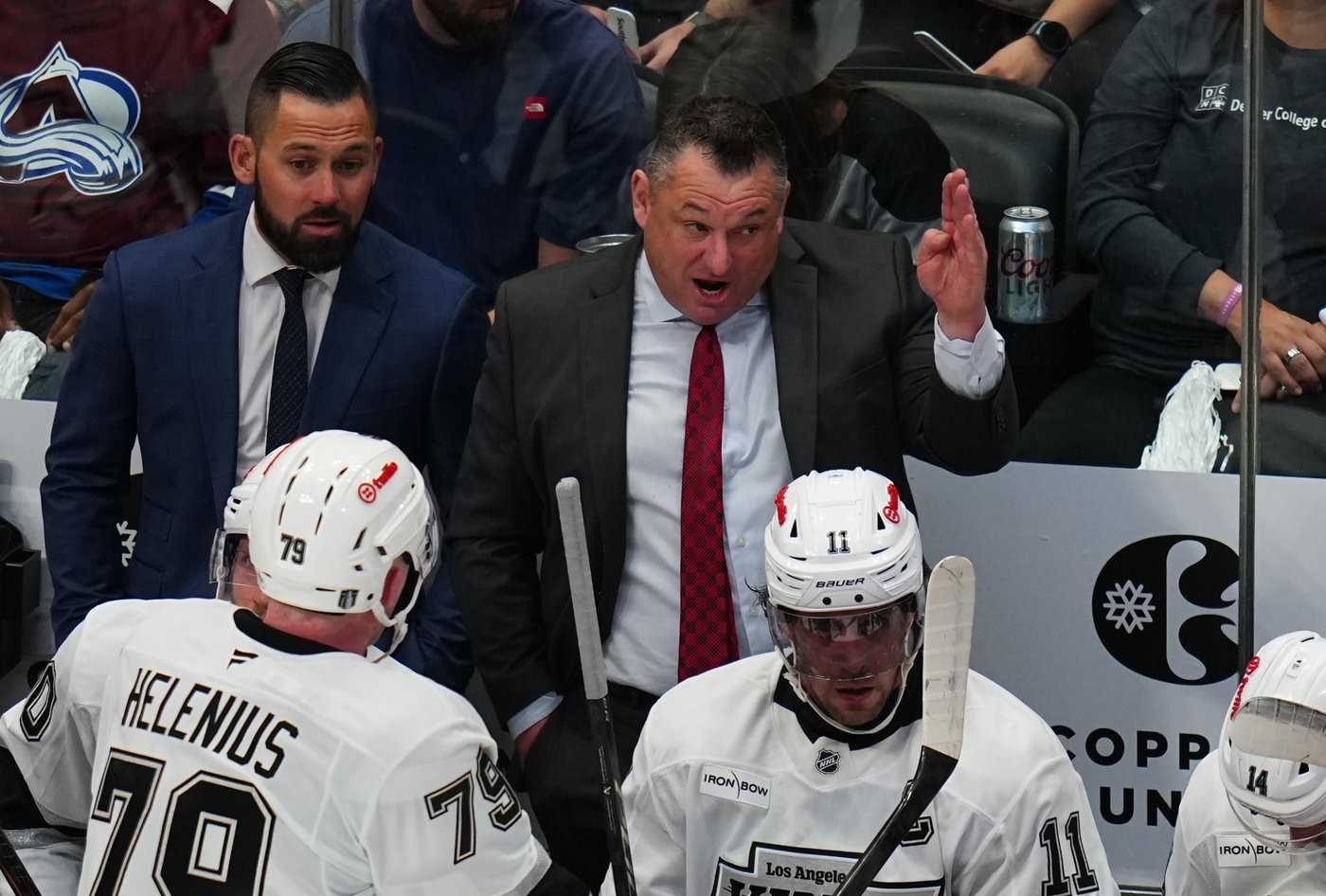 Kings interim coach D.J. Smith hit by shattered glass as panel breaks behind LA bench in Game 2 | iNFOnews.ca