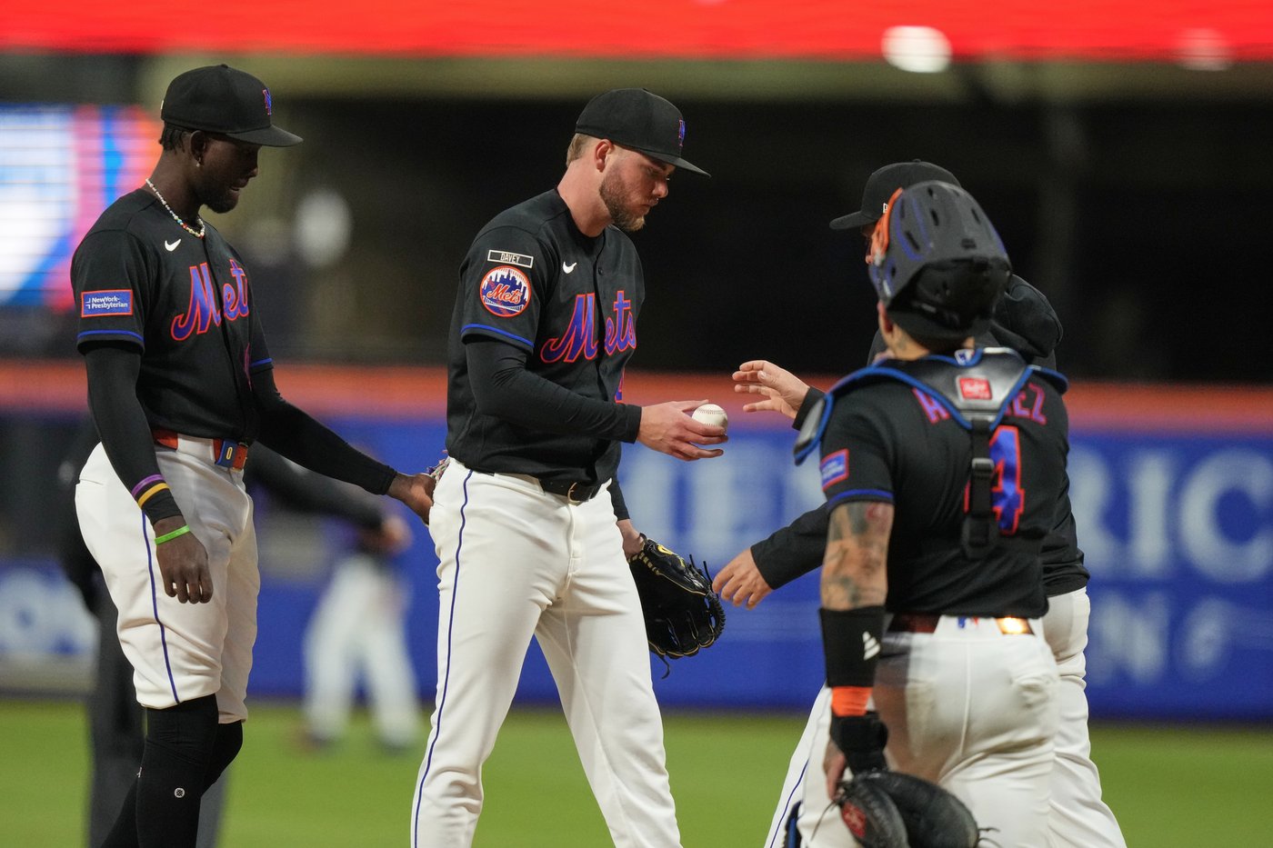 Mets say injured shortstop Francisco Lindor to be evaluated again in 3 weeks | iNFOnews.ca