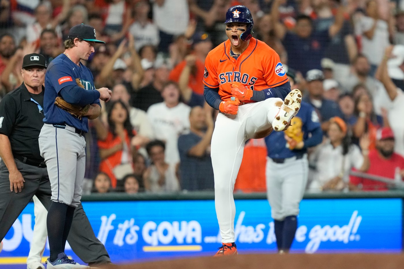 Walker’s 10th-inning 3-run blast lifts the Astros past the Mariners 10-7 | iNFOnews.ca