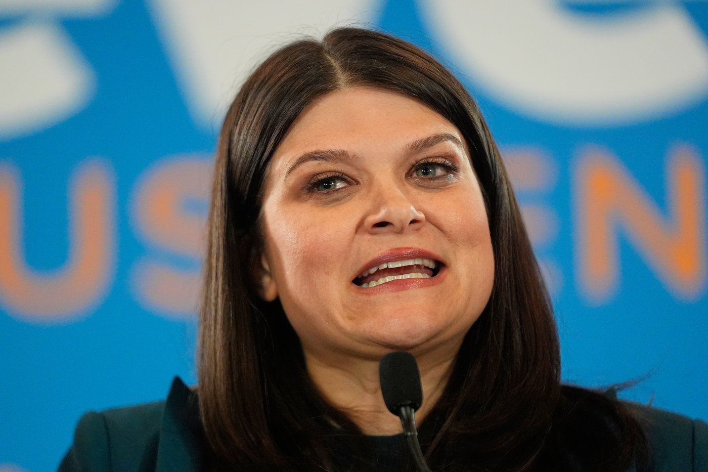 Michigan Democrats choose between 2 visions to seek a US Senate seat, in photos | iNFOnews.ca