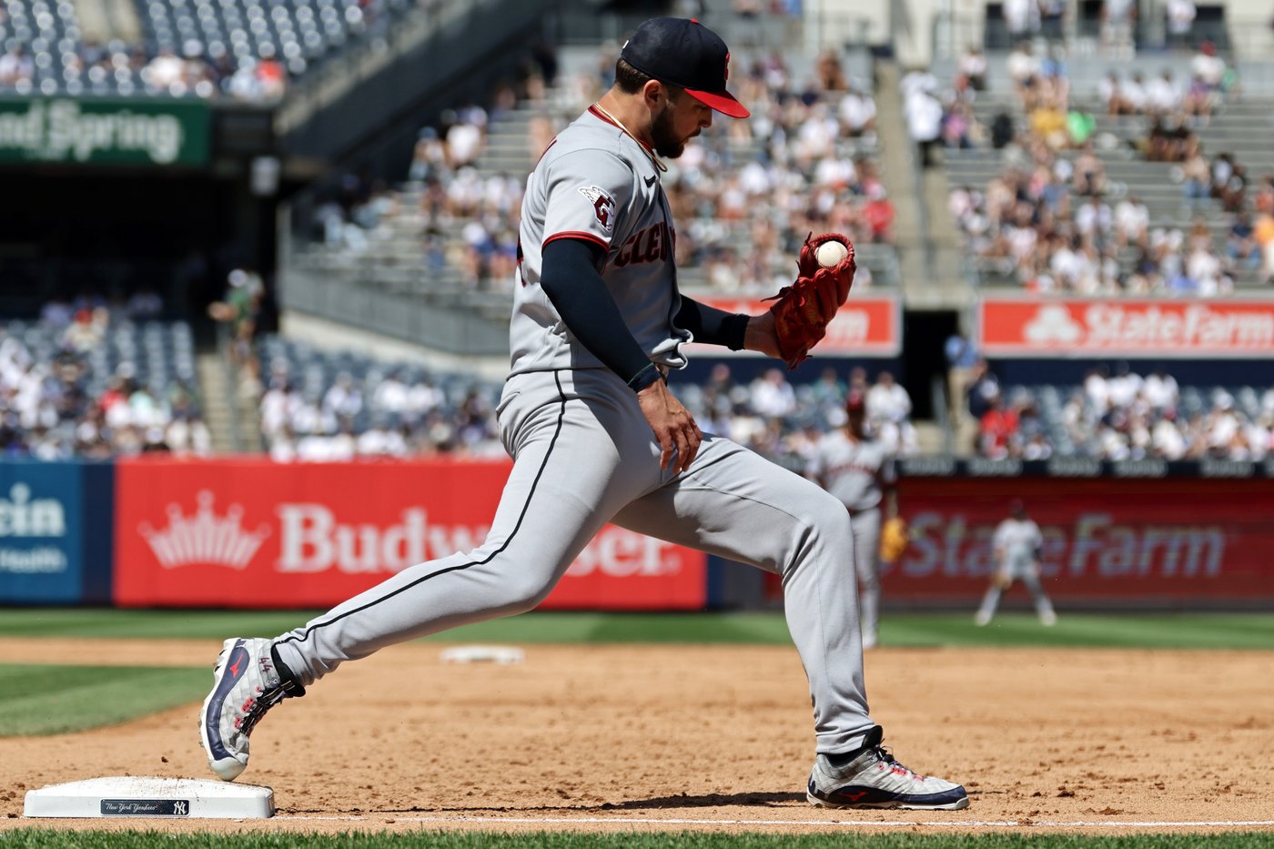 McMahon hits go-ahead RBI single in 7th as Yankees beat Guardians 2-1 to avoid 3-game sweep | iNFOnews.ca