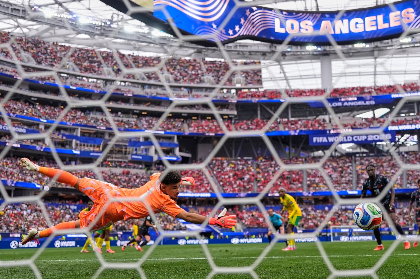 Canada beats South Africa 1-0 in World Cup's first knockout match on Stephen Eustáquio's late goal | iNFOnews.ca