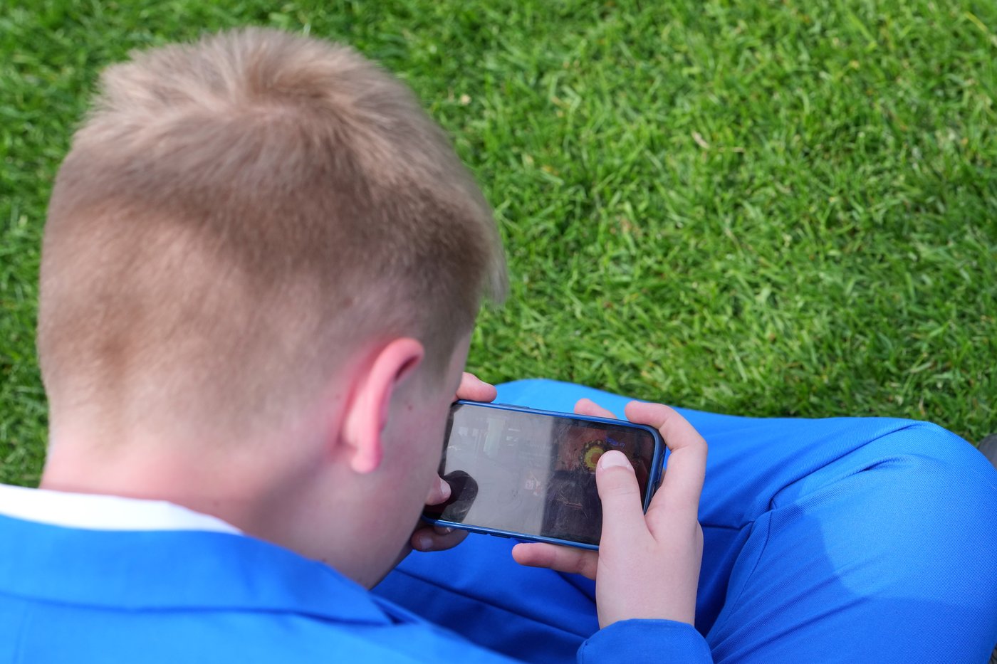 Ottawa wants to block kids from social media. How would age verification work? | iNFOnews.ca