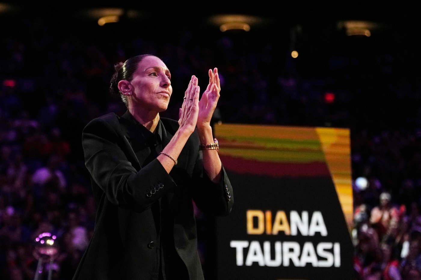 Carla Leite helps Fire top Phoenix 88-85, spoiling celebration of former Mercury star Diana Taurasi | iNFOnews.ca Carla Leite helps Fire top Phoenix 88-85, spoiling celebration of former Mercury star Diana Taurasi | iNFOnews.ca