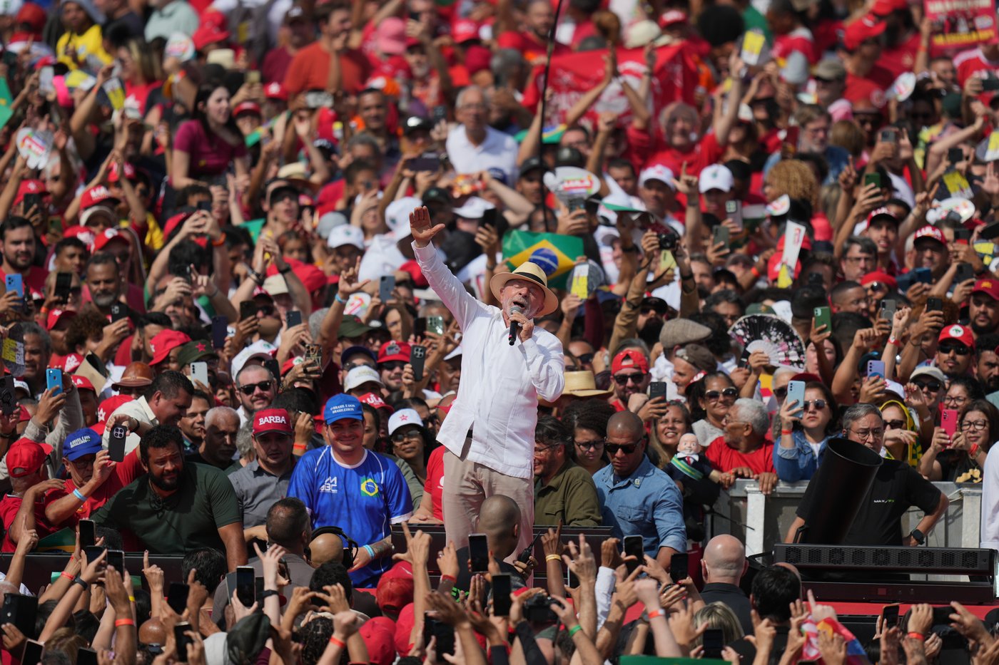 Quake aftermath, Brazil election campaigns and other top photos from Latin America and the Caribbean | iNFOnews.ca
